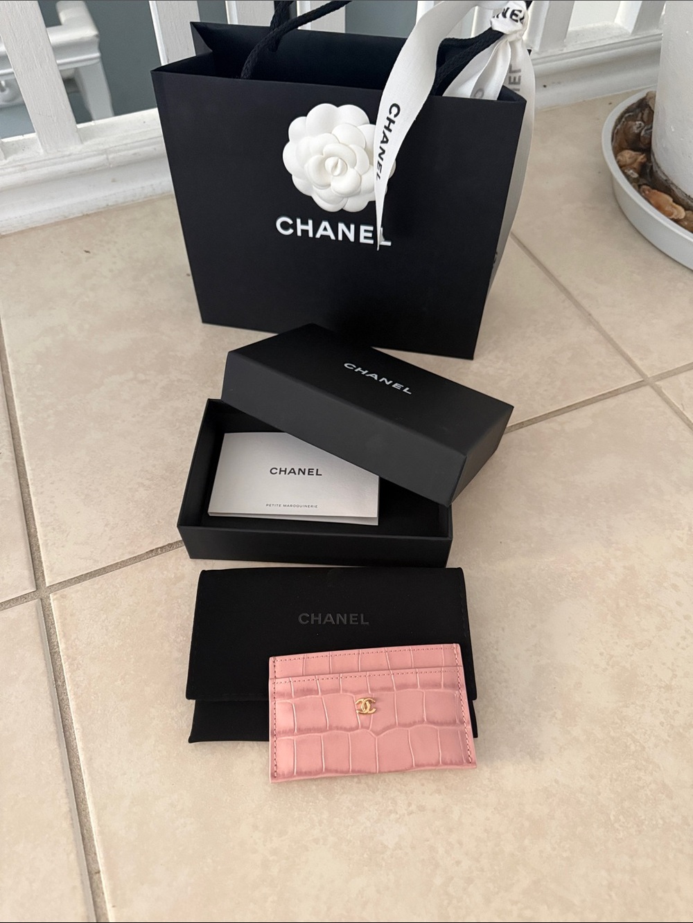 CHANEL Pink Croc-Effect Card Case with Gold CC - Picture 2 of 5